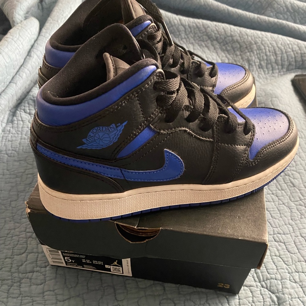 Air Jordan Mid GS Size 5y